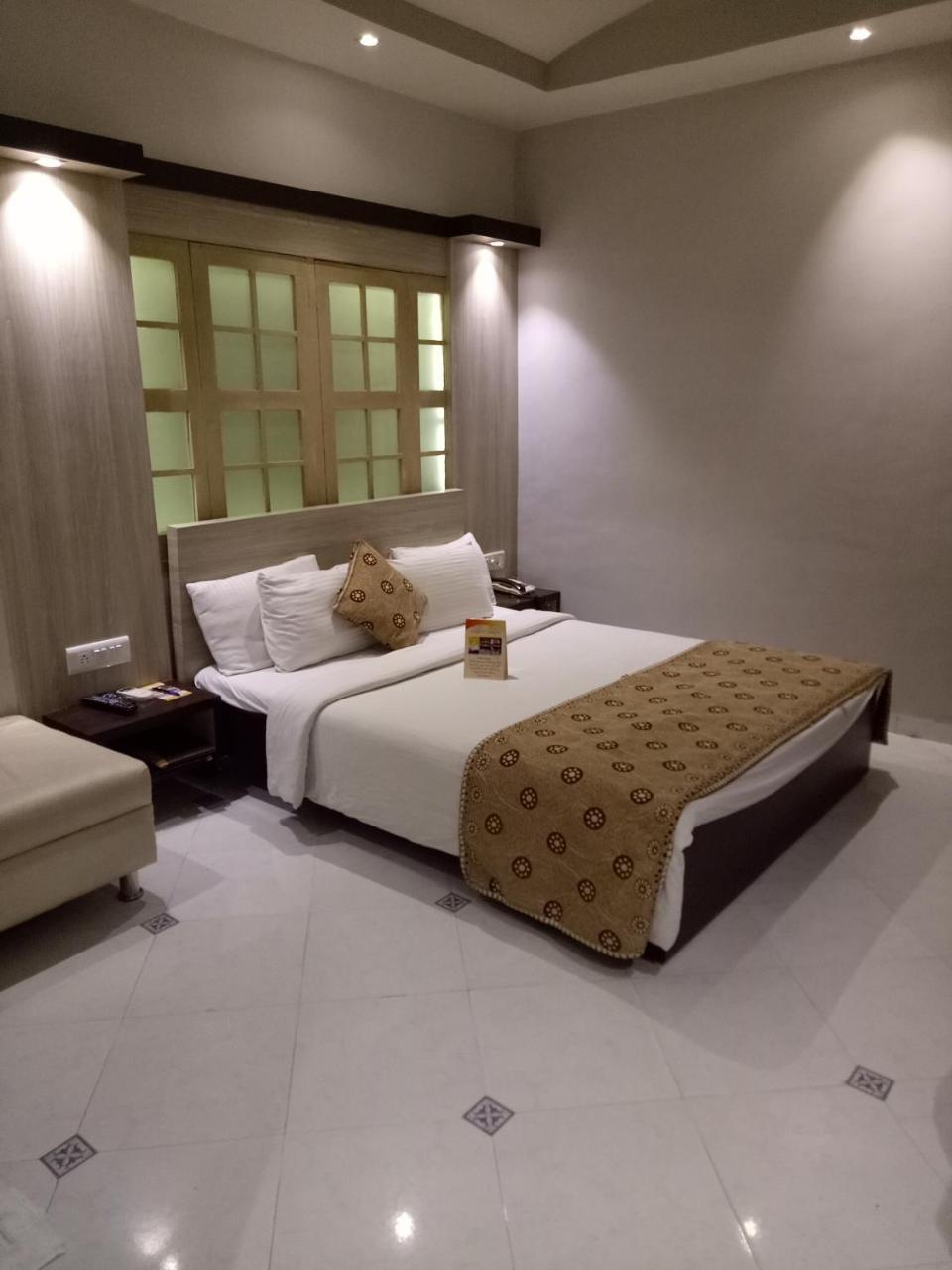 Prithvi Hotels อาเมดาบัด ภายนอก รูปภาพ