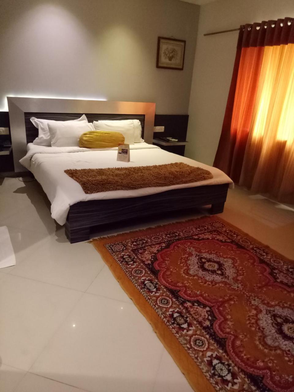 Prithvi Hotels อาเมดาบัด ภายนอก รูปภาพ